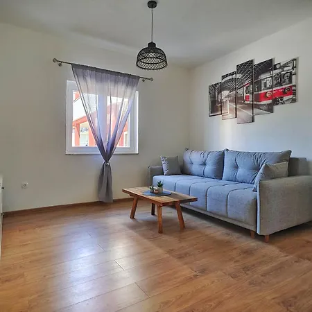 Apartment Bole & Ive *